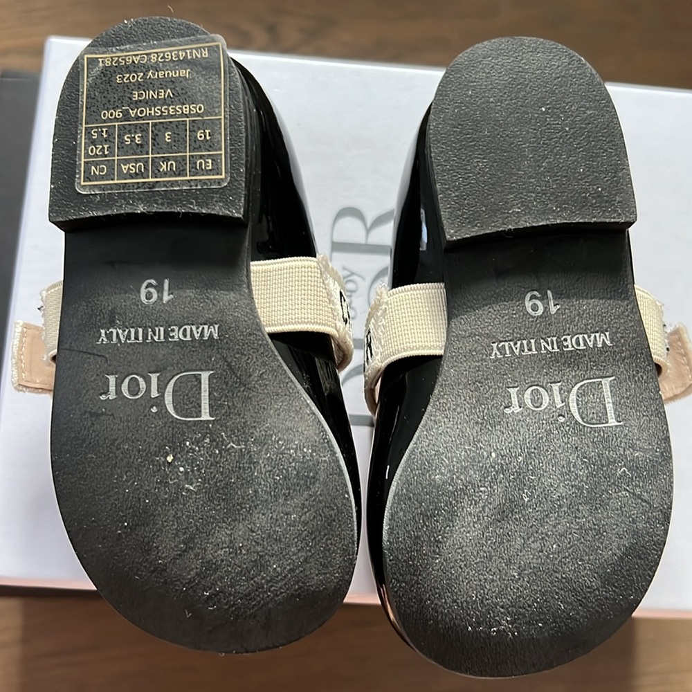 Dior Black Baby Shoes with Cream Bow - Picture 2 of 7